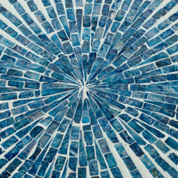 Столик акцентный с отделкой раковинами устриц 41x41x47см 