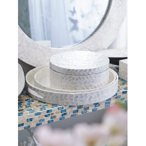 Шкатулка с отделкой раковинами устриц 26х26х13см 